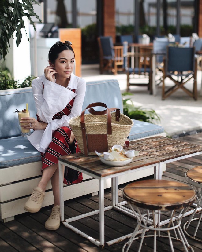 Đây là những thứ không thể thiếu trong vali của các fashionista thế giới mỗi khi đi du lịch - Ảnh 6. Đây là những thứ không thể thiếu trong vali của các fashionista thế giới mỗi khi đi du lịch - Ảnh 6.