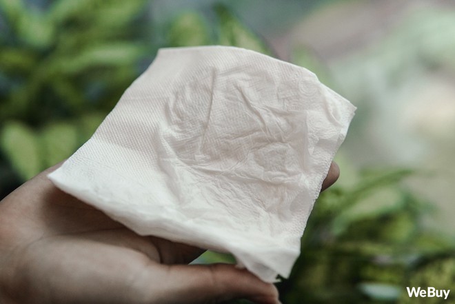 Xịt chống thấm cho đôi giày tung tăng dưới trời mưa: Đắt nhưng chỉ xắt được vài miếng - Ảnh 8.