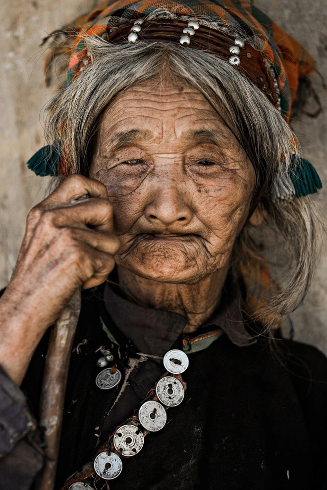 Những nét văn hóa truyền thống của các dân tộc thiểu số ở Việt Nam đẹp mê hồn qua ống kính nhiếp ảnh gia Pháp - Ảnh 6.