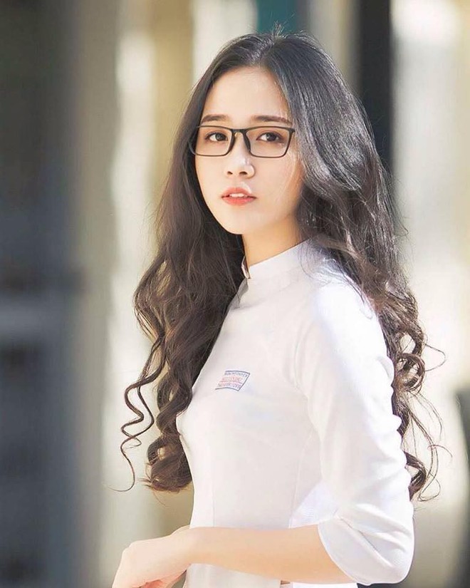 Mùa nhập học - mùa rụng tim vì ngắm ảnh nữ sinh Việt tinh khôi trong tà áo dài - Ảnh 1.