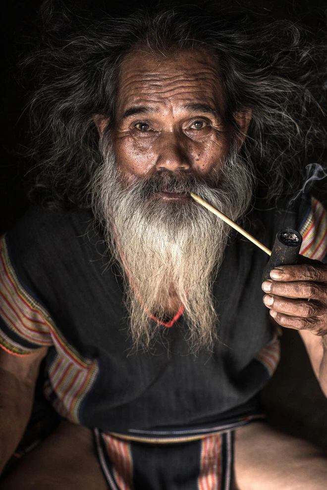 Những nét văn hóa truyền thống của các dân tộc thiểu số ở Việt Nam đẹp mê hồn qua ống kính nhiếp ảnh gia Pháp - Ảnh 4.