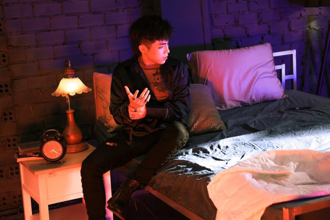 Tưởng MV sặc m&ugrave;i đam mỹ nhưng cuối c&ugrave;ng 2 mỹ nam của Uni5 lại g&acirc;y hấn v&igrave; một c&ocirc; g&aacute;i - Ảnh 3.