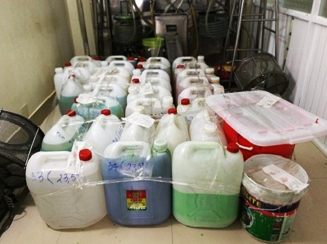 Vụ thuốc ho l&agrave;m từ phẩm m&agrave;u, dầu ăn ở TP.HCM: Bộ Y tế v&agrave;o cuộc - Ảnh 2.
