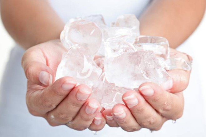 Từng chơi suốt nhưng bề mặt quả bóng rổ luôn có những chấm nhỏ - vì sao thế bạn biết không? - Ảnh 2.