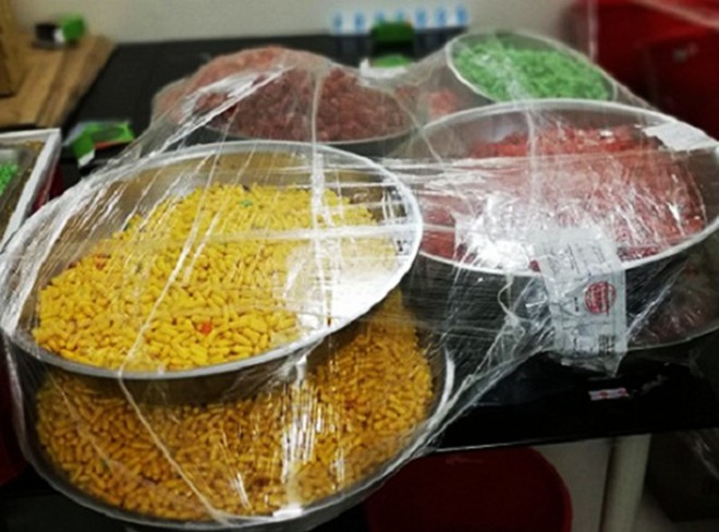 Vụ thuốc ho l&agrave;m từ phẩm m&agrave;u, dầu ăn ở TP.HCM: Bộ Y tế v&agrave;o cuộc - Ảnh 3.