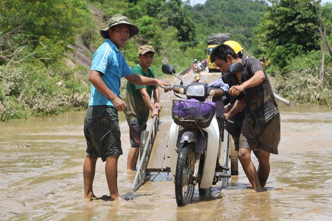 Nghệ An đề nghị hỗ trợ hơn 350 tỷ đồng khắc phục hậu quả lũ lụt - Ảnh 1.