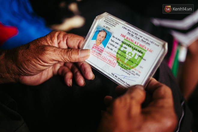 Chuyện anh nh&acirc;n vi&ecirc;n mồ c&ocirc;i cưu mang &ocirc;ng l&atilde;o ve chai v&agrave; ch&uacute; ch&oacute; nhỏ: Anh xem ch&uacute; như ba, v&igrave; anh cũng chỉ c&oacute; một m&igrave;nh ở đất S&agrave;i G&ograve;n n&agrave;y - Ảnh 3.