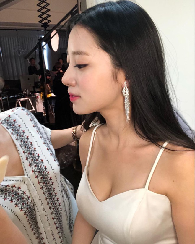 X&ocirc;n xao mỹ nh&acirc;n Kpop mặt xinh như nữ thần ng&acirc;y thơ, body lại si&ecirc;u n&oacute;ng bỏng nhưng... m&atilde;i kh&ocirc;ng nổi tiếng - Ảnh 16.