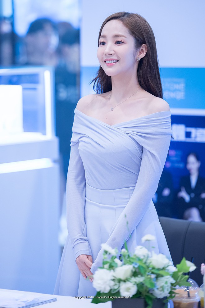 Chinh phục mọi items thời trang nhưng đây mới là kiểu váy áo giúp vẻ đẹp của Park Min Young đạt đến độ xuất sắc nhất - Ảnh 1.