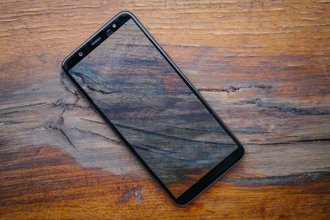 Smartphone tầm trung đ&atilde; thay đổi thế n&agrave;o chỉ sau 1 năm - Ảnh 3.