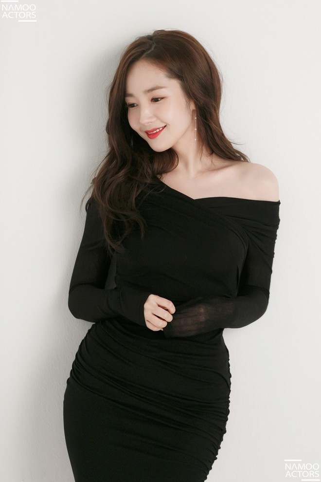 Chinh phục mọi items thời trang nhưng đây mới là kiểu váy áo giúp vẻ đẹp của Park Min Young đạt đến độ xuất sắc nhất - Ảnh 4.