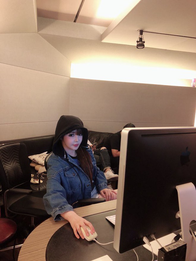 Park Bom đăng ảnh trong ph&ograve;ng thu, ng&agrave;y comeback đang rất gần? - Ảnh 3.