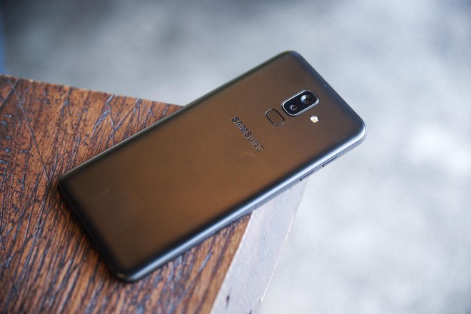 Smartphone tầm trung đ&atilde; thay đổi thế n&agrave;o chỉ sau 1 năm - Ảnh 5.