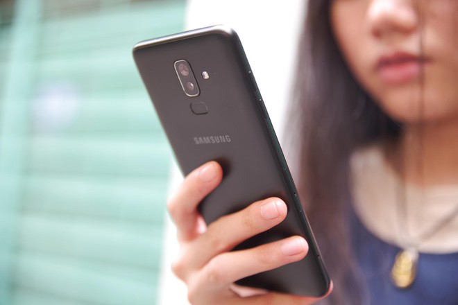 Smartphone tầm trung đ&atilde; thay đổi thế n&agrave;o chỉ sau 1 năm - Ảnh 6.