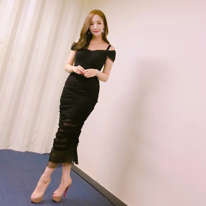 Chinh phục mọi items thời trang nhưng đây mới là kiểu váy áo giúp vẻ đẹp của Park Min Young đạt đến độ xuất sắc nhất - Ảnh 6.