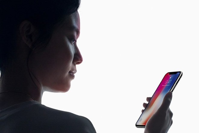 Thanh niên manh động đấm thẳng mặt nữ nhân viên Apple vì tưởng iPhone X hỏng, bị phạt luôn hơn 37 triệu đồng - Ảnh 1.