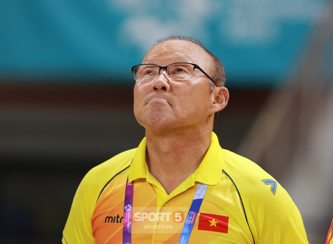 Clip HLV Park Hang Seo dặn dò cầu thủ Olympic Việt Nam: Hãy viết tiếp lịch sử - Ảnh 2.