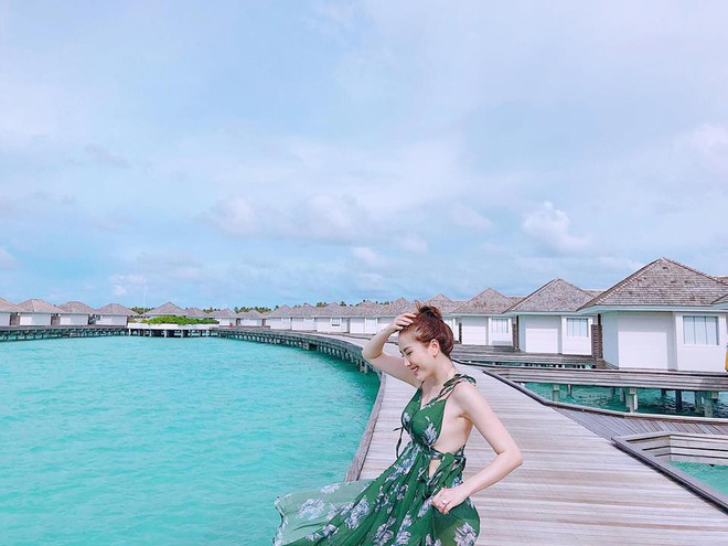 Đi du lịch c&oacute; 1 tuần nhưng Bảo Thy mang gần chục bộ đồ bơi để chụp ảnh thả d&aacute;ng - Ảnh 2.
