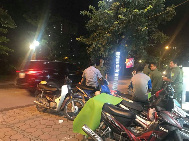 H&agrave; Nội: Ph&aacute;t hiện thi thể nam thanh ni&ecirc;n chết b&ecirc;n bờ s&ocirc;ng, tay cầm bơm kim ti&ecirc;m - Ảnh 1.