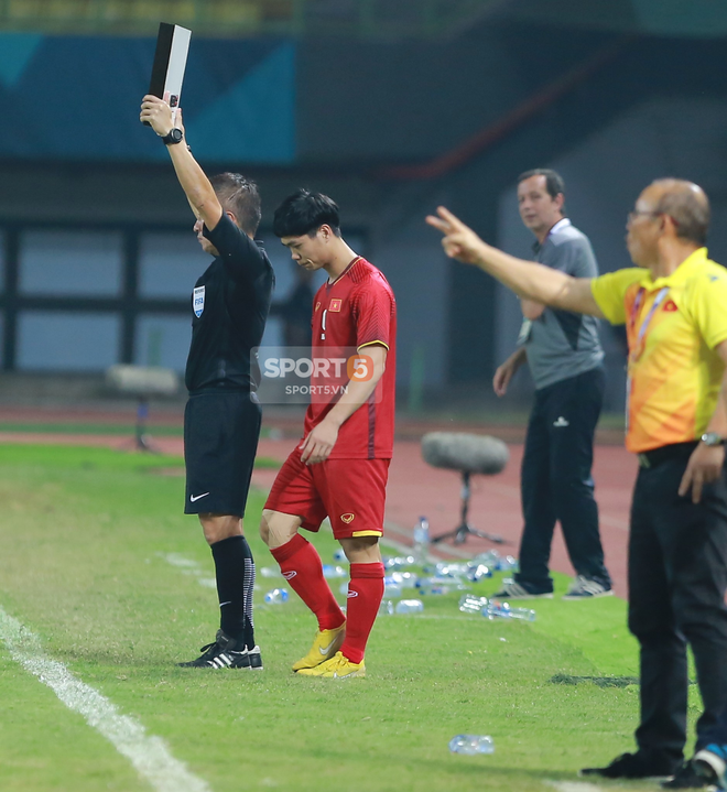 HLV Park Hang Seo: Cái cúi đầu nghĩ ngợi và quyết định thay đổi cục diện toàn trận đấu - Ảnh 7.