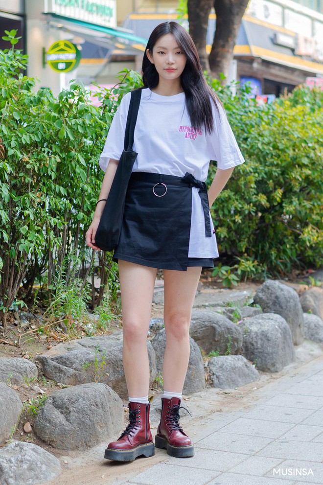 Đồ jean, khoe chân và khoe eo - 3 bí kíp làm nên street style đẹp bá cháy của giới trẻ Hàn tuần qua - Ảnh 6.