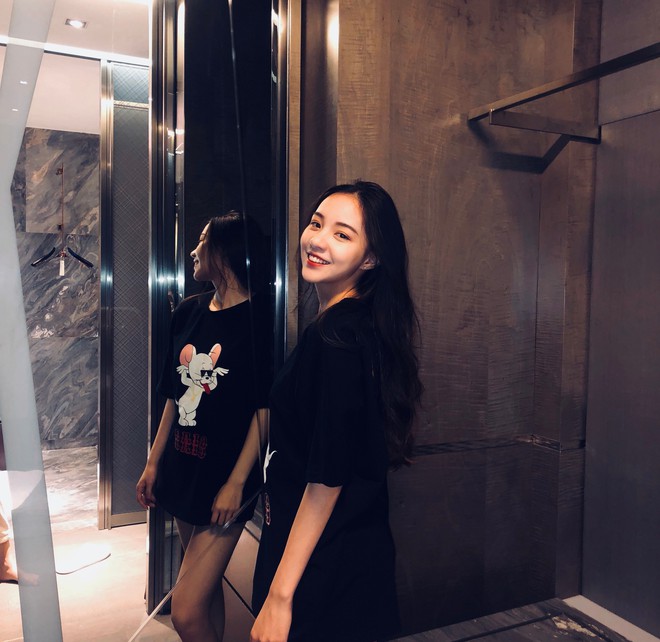 Nữ thần mới MXH Trung Quốc: Tiểu thư sang chảnh, mặt xinh, d&aacute;ng chuẩn, cực giống Min Hyo Rin - Ảnh 2.