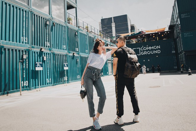 Đ&atilde; l&acirc;u lắm rồi, Ngọc Trinh - Khắc Tiệp mới lại t&igrave;nh tứ kho&aacute;c vai nhau dạo phố ở H&agrave;n Quốc như thế n&agrave;y! - Ảnh 2.