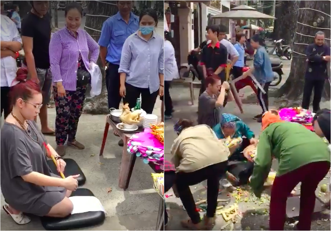 Clip: Gia chủ còn chưa thắp xong nén nhang đã bị người dân lao vào giành giật, “vét” sạch mâm đồ cúng cô hồn - Ảnh 1.