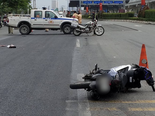 Va chạm với xe container trên Xa lộ Hà Nội, thanh niên 25 tuổi bị cán tử vong - Ảnh 2.