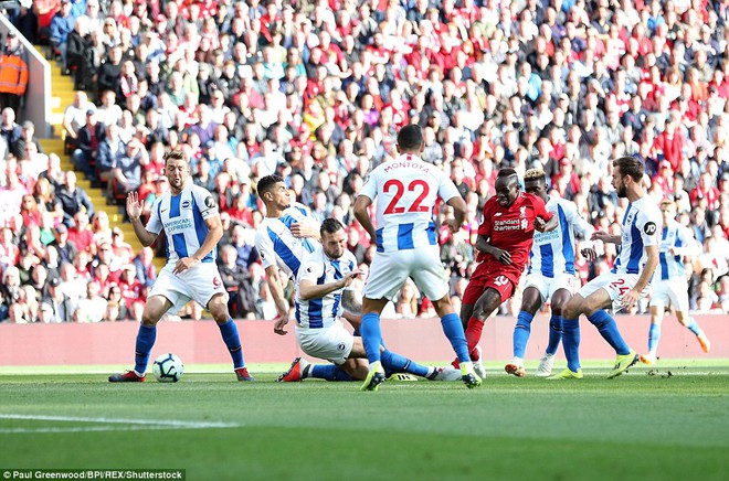 Salah ghi bàn nhanh như điện đưa Liverpool lên ngôi đầu bảng xếp hạng Premier League 2018/19 - Ảnh 3.