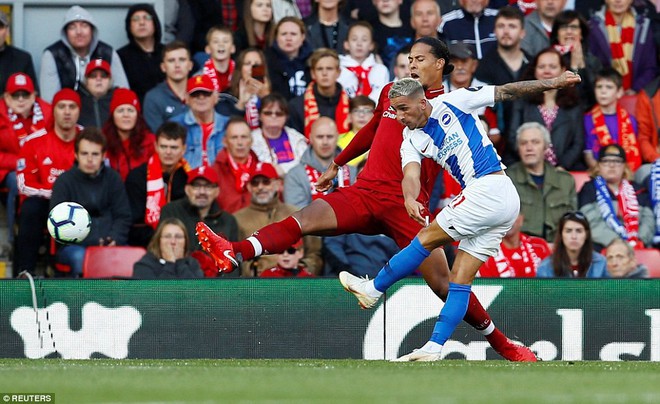 Salah ghi bàn nhanh như điện đưa Liverpool lên ngôi đầu bảng xếp hạng Premier League 2018/19 - Ảnh 9.