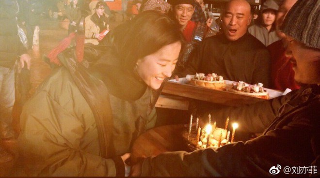 Lưu Diệc Phi đón sinh nhật độc thân đầu tiên sau khi chia tay Song Seung Hun - Ảnh 5.