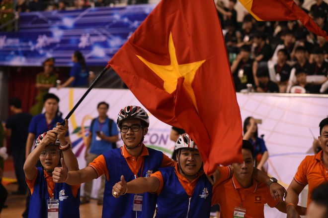 Chiến thắng nghẹt thở trước Trung Quốc, Việt Nam lần thứ 7 vô địch Robocon châu Á - Thái Bình Dương - Ảnh 11.