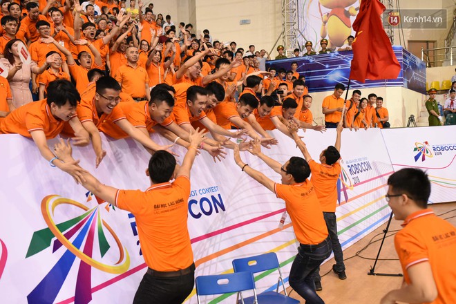 Chiến thắng nghẹt thở trước Trung Quốc, Việt Nam lần thứ 7 vô địch Robocon châu Á - Thái Bình Dương - Ảnh 12.