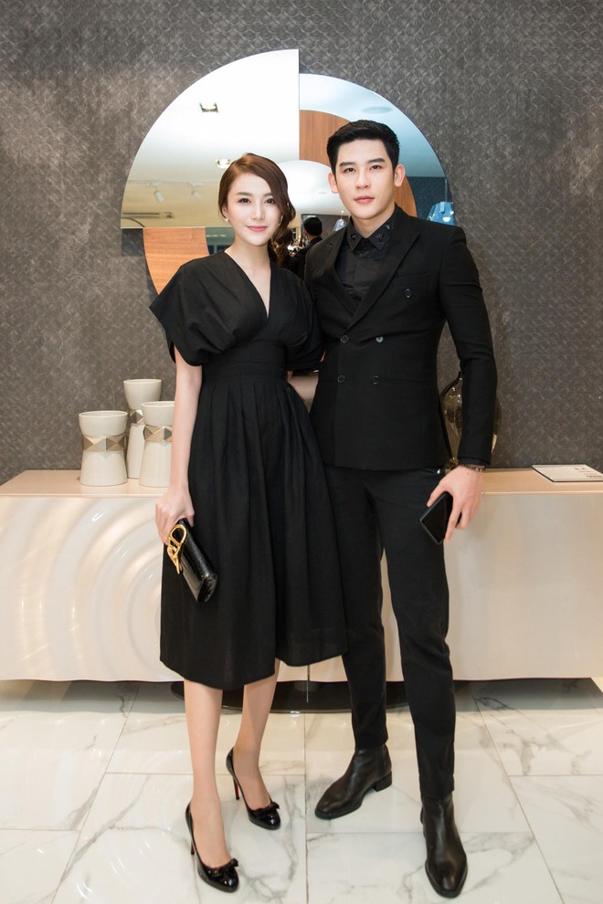 Ngọc Trinh diện váy siêu ngắn, khoe chân dài miên man cùng Hoa hậu Siêu quốc gia Việt Nam trong sự kiện  - Ảnh 9.