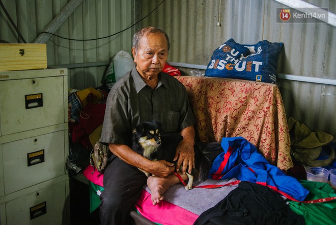 Chuyện anh nh&acirc;n vi&ecirc;n mồ c&ocirc;i cưu mang &ocirc;ng l&atilde;o ve chai v&agrave; ch&uacute; ch&oacute; nhỏ: Anh xem ch&uacute; như ba, v&igrave; anh cũng chỉ c&oacute; một m&igrave;nh ở đất S&agrave;i G&ograve;n n&agrave;y - Ảnh 5.