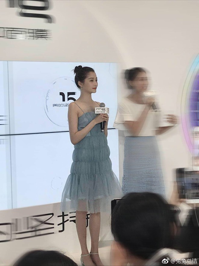 Dù bị netizen ví giống chổi quét nhà, bạn gái Luhan vẫn cứ mê kiểu váy lòe xòe vừa kém sang vừa dìm dáng - Ảnh 3.