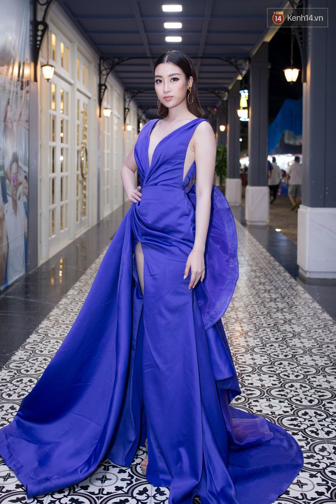 Thảm đỏ Hoa hậu Việt Nam 2018: Kỳ Duyên diện váy xẻ cao, đụng độ phong cách với Đỗ Mỹ Linh trong lần trở lại ghế giám khảo - Ảnh 3.
