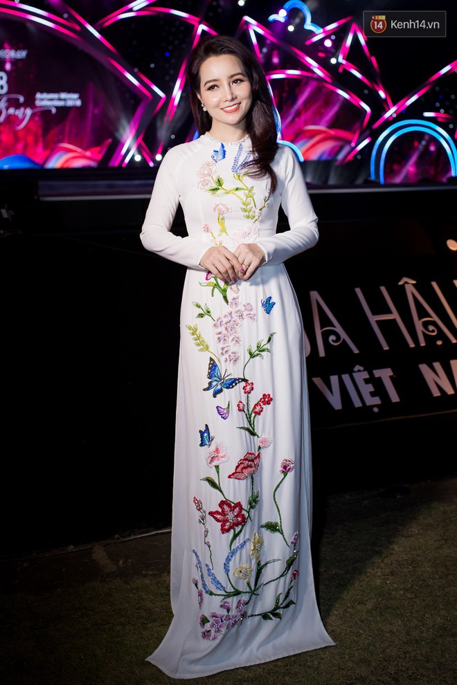 Thảm đỏ Hoa hậu Việt Nam 2018: Kỳ Duyên diện váy xẻ cao, đụng độ phong cách với Đỗ Mỹ Linh trong lần trở lại ghế giám khảo - Ảnh 8.