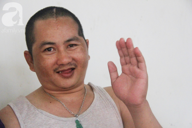 X&oacute;t cảnh người mẹ gi&agrave; c&ograve;ng lưng, d&igrave;u đứa con trai m&eacute;o đầu đến bệnh viện m&agrave; kh&ocirc;ng đủ tiền để chữa trị - Ảnh 6.