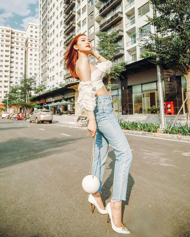 Bị chê thảm họa tại The Face, thế mà street style của Minh Hằng cool chẳng kém đàn em khi đụng hàng - Ảnh 1.