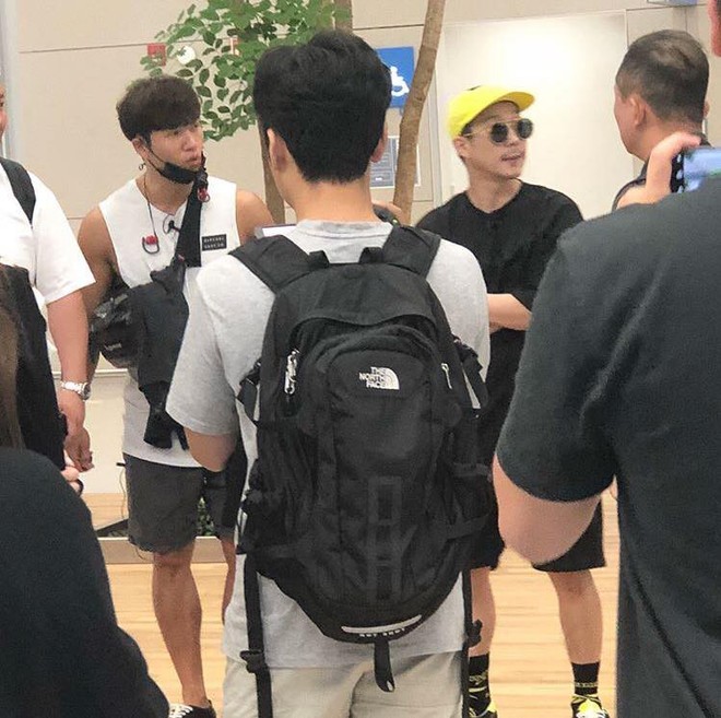 Kim Jong Kook và Haha bất ngờ đến Sài Gòn vào trưa nay, phải chăng để đi bão sau trận Olympic Hàn - Việt? - Ảnh 3.