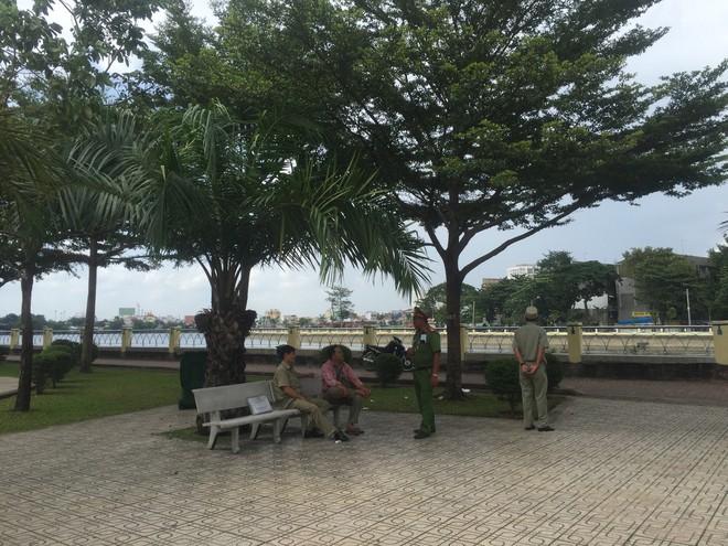 Hốt hoảng phát hiện thi thể người đàn ông không mặc áo trôi trên sông Sài Gòn - Ảnh 1.