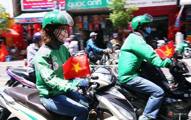 Trận Việt Nam Hàn Quốc: Người Sài Gòn mua cờ, áo cổ vũ Olympic Việt Nam - Ảnh 18. Trận Việt Nam Hàn Quốc: Người Sài Gòn mua cờ, áo cổ vũ Olympic Việt Nam - Ảnh 18.