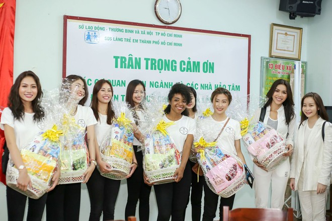 Minh T&uacute; c&ugrave;ng d&agrave;n th&iacute; sinh Miss Supranational Vietnam hạnh ph&uacute;c khi nhận được nhiều t&igrave;nh cảm của trẻ em l&agrave;ng SOS - Ảnh 5.