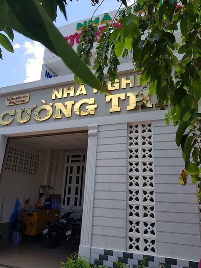 C&ocirc; gi&aacute;o mầm non v&agrave;o nh&agrave; nghỉ c&ugrave;ng trưởng ph&ograve;ng gi&aacute;o dục để mượn tiền - Ảnh 1.