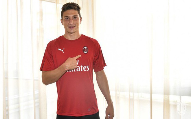 Ch&iacute;nh thức: Juventus v&agrave; AC Milan ho&agrave;n th&agrave;nh vụ trao đổi ấn tượng nhất h&egrave; 2018 - Ảnh 7.