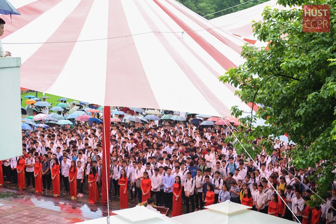 Tôn vinh và khen thưởng nhầm sinh viên Á khoa tốt nghiệp, Đại học Bách khoa lên tiếng xin lỗi - Ảnh 4.