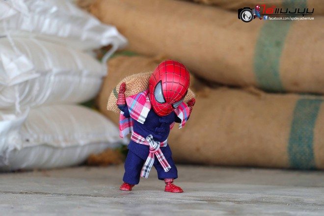 Góc mưu sinh: Khi Spider-Man cũng phải bươn chải đủ nghề từ cửu vạn tới bán hàng rong để kiếm sống - Ảnh 1.