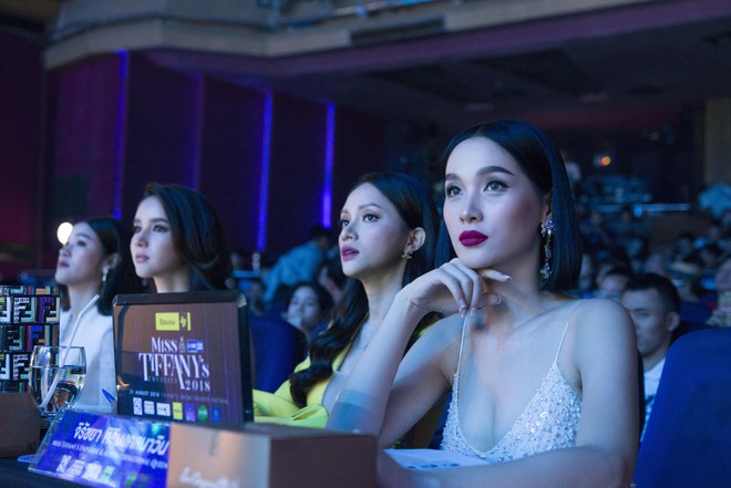 Hương Giang đẹp lộng lẫy, đọ sắc cùng dàn người đẹp nổi tiếng trên ghế giám khảo “Hoa hậu Chuyển giới Thái Lan” - Ảnh 8.